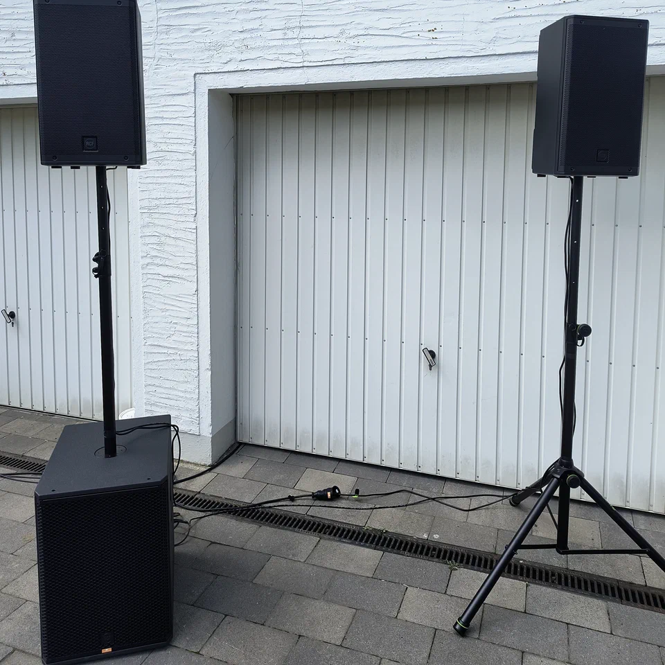 Aufbau RCF Audio-Anlage