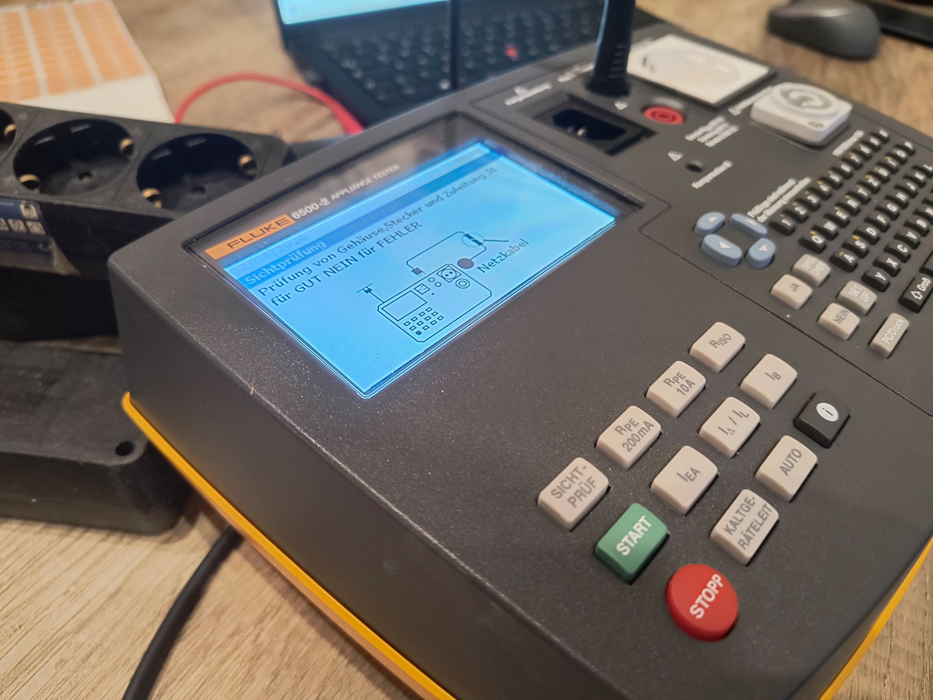 E-Pruefung mit dediziertem Messgeraet